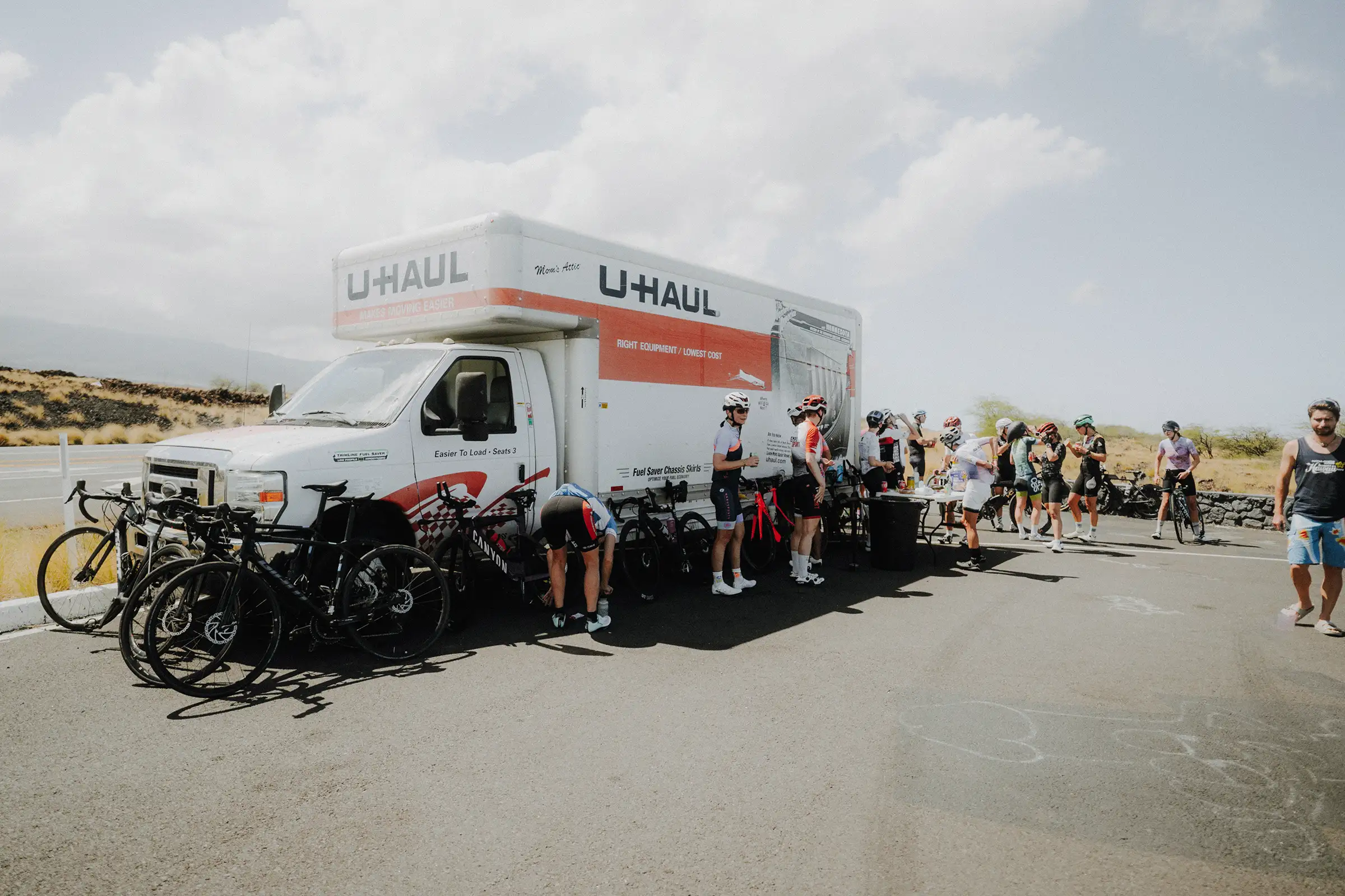 Der LKW bringt die Räder nach Hawi