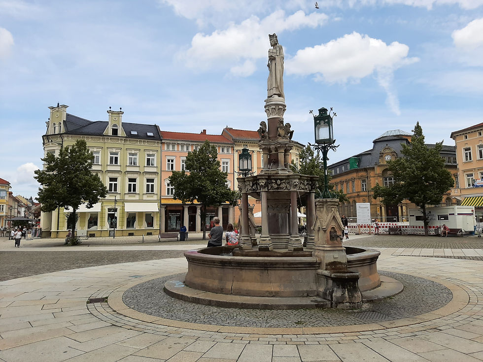 Meiningen, Thüringen, Thuringia, Bernhardstr., Neoclasscistic, Baroque Oldtown, Marktplatz Marketsquare mit Heinrichsbrunnen