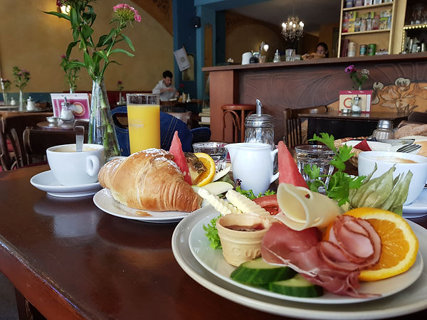 Frühstück am Helmholtzplatz, Prenzlauer Berg