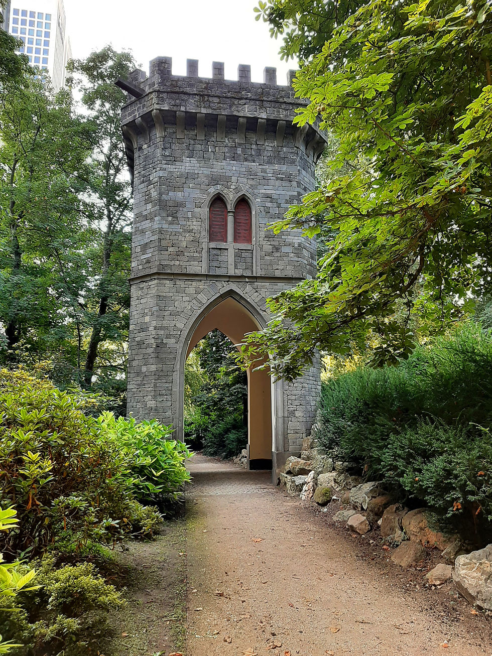 Gotischer Turm im Rothschildpark, Frankfurt