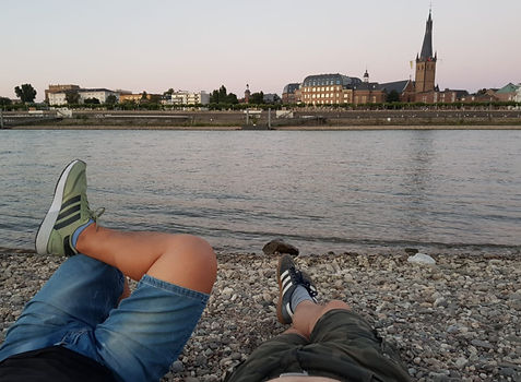 Sommerabend am Rheinstrand, Rhine Beach Düsseldorf