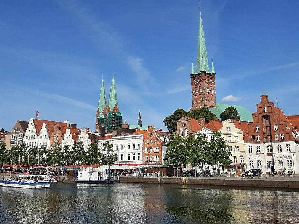 Blick auf die Altstadt von der anderen Seite der Trave