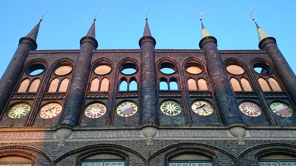 Lübeck, Rathaus mit Windlöchern