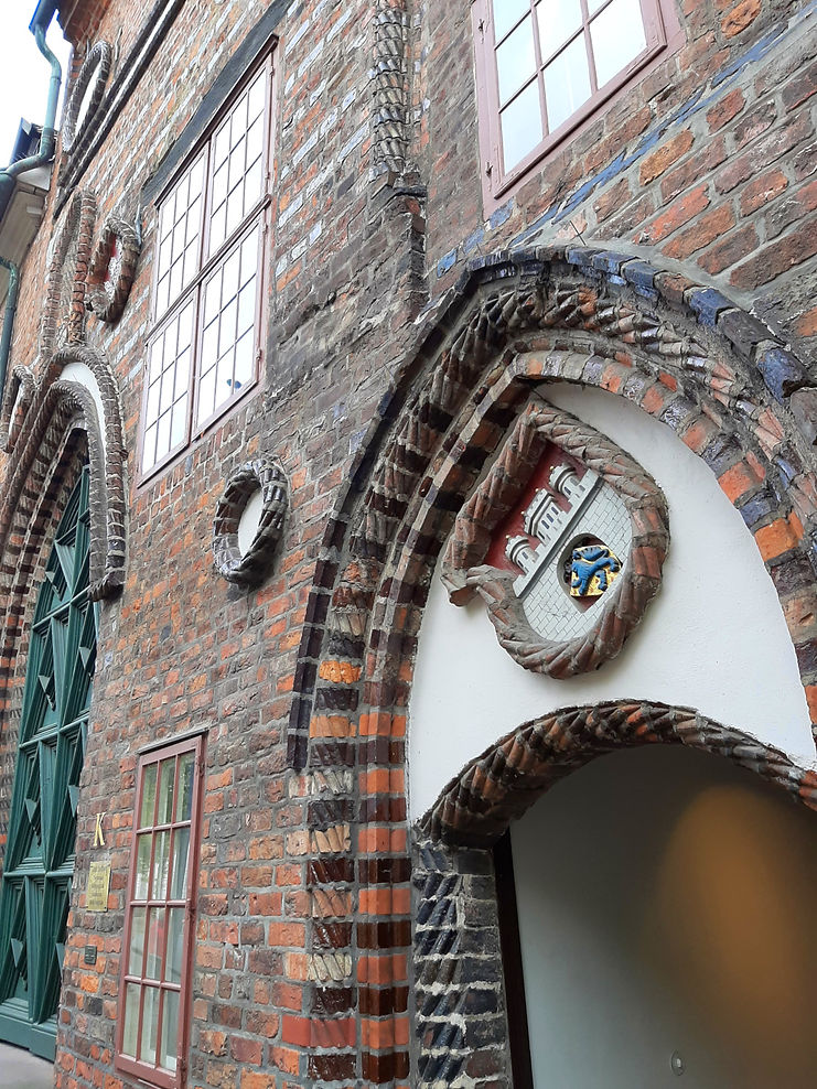 Detail Rathaus Lüneburg, Drehsteine, Tausteine, Salzglasur, Backsteingotik