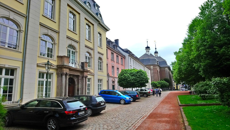 Orangeriestraße, Altstadt Düsseldorf mit Maximilian-Kirche