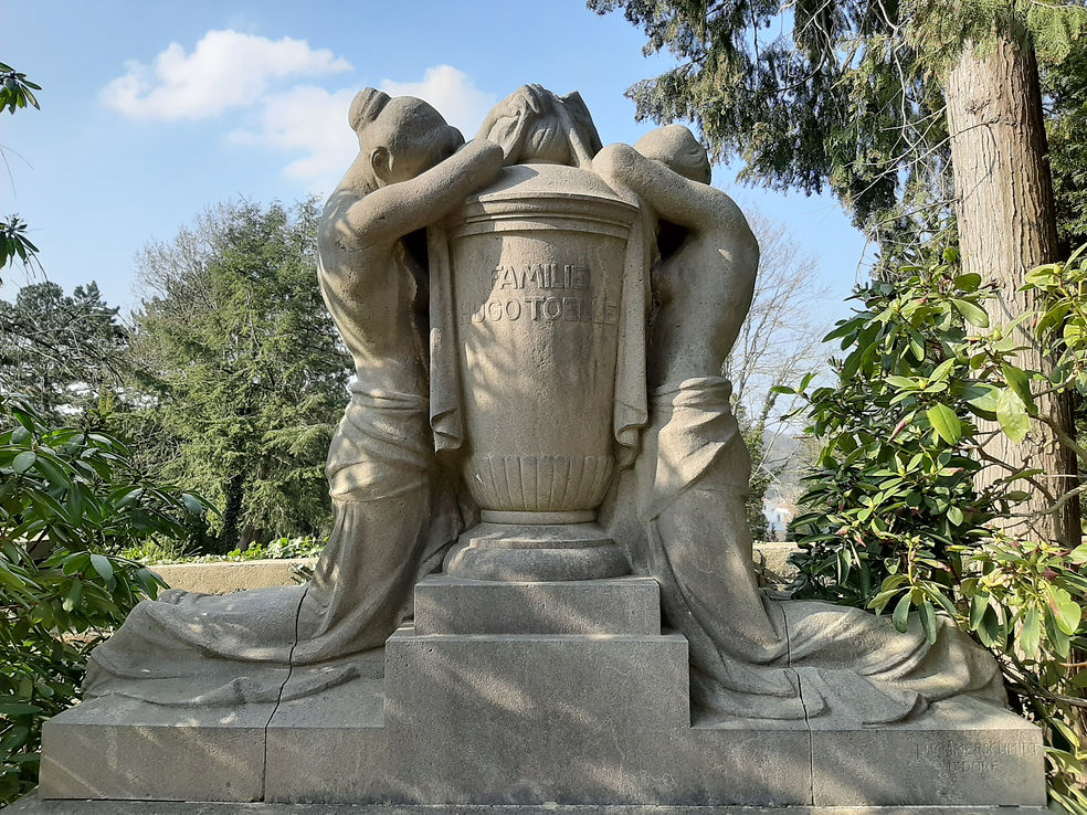 Grab der Familie Toelle, Old Tombstone, Altes Grabmal Wuppertal, Nordrhein Westfalen Northrhine Westphalia