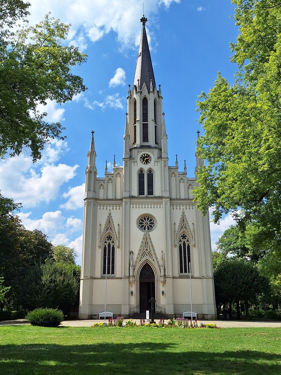 Neogotik neugotische Kirche am Kurpark in Bad Ems  Katholische Pfarrkirche St. Martin.