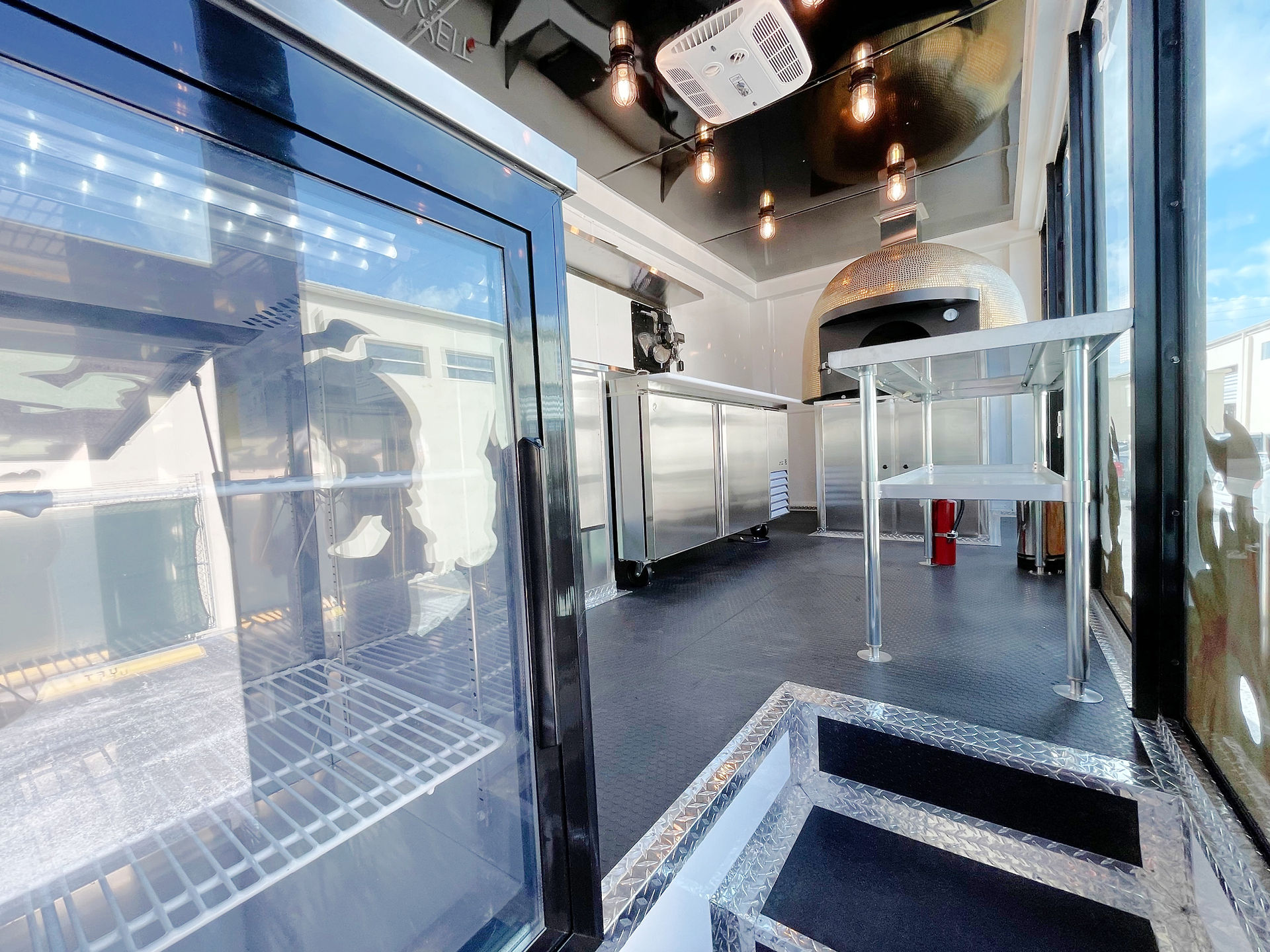 Tievoli | 20Ft. Shipping Container Restaurant | Wood Fire Pizza Mobile Kitchen | United Food Truck - #unitedfoodtruck - #doxidonut -
