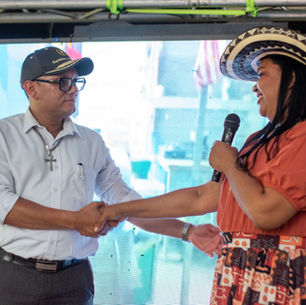 "Queremos un techo digno": Yalenis Mazón lidera histórica cumbre por la vivienda popular en Colombia.