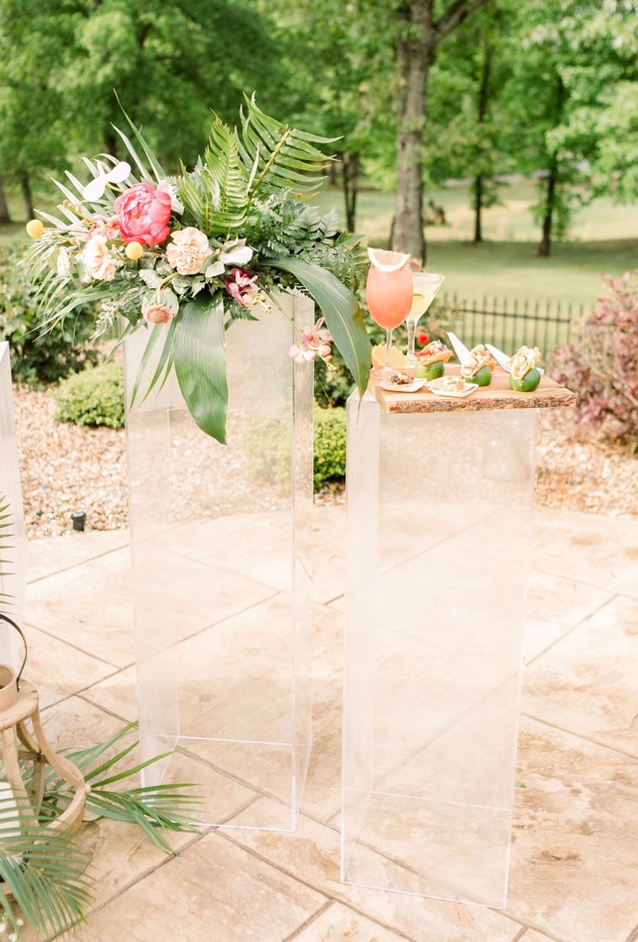 Thumbnail: Acyrlic Columns