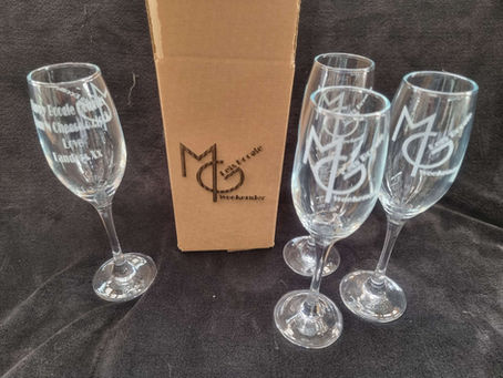 Custom engraving on glasses.
Great for events, birthdays and party's.