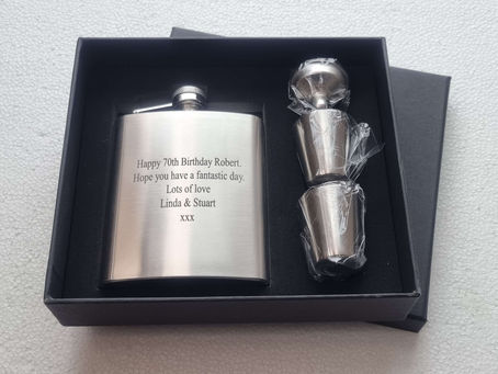 Hip flask gift set personalised
Perfect gift for the guy in your life.
Personalised just for you.