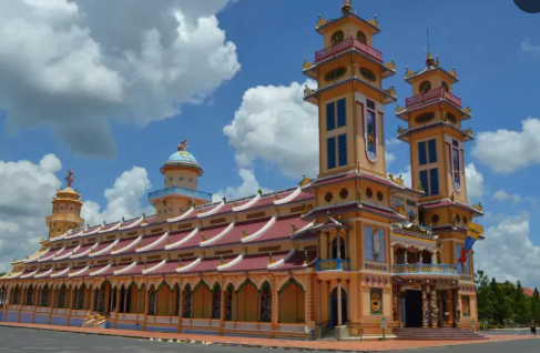Principal templo Caodaismo em Tay Ninh - Vietnã
