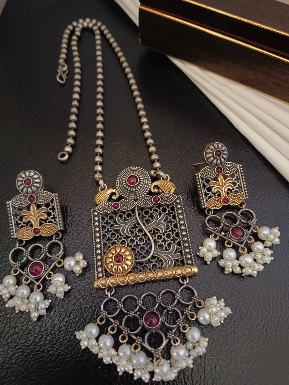 Thumbnail: Silver look DualTon Nacklace Set 