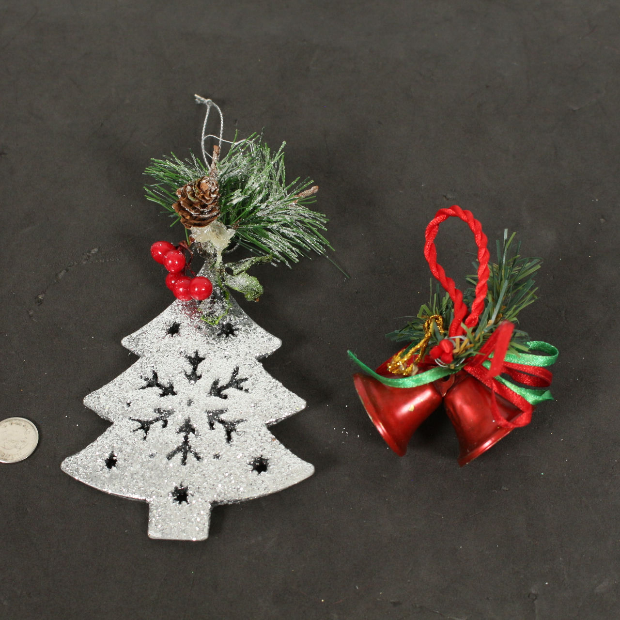 Petit sapin et cloches de Noël