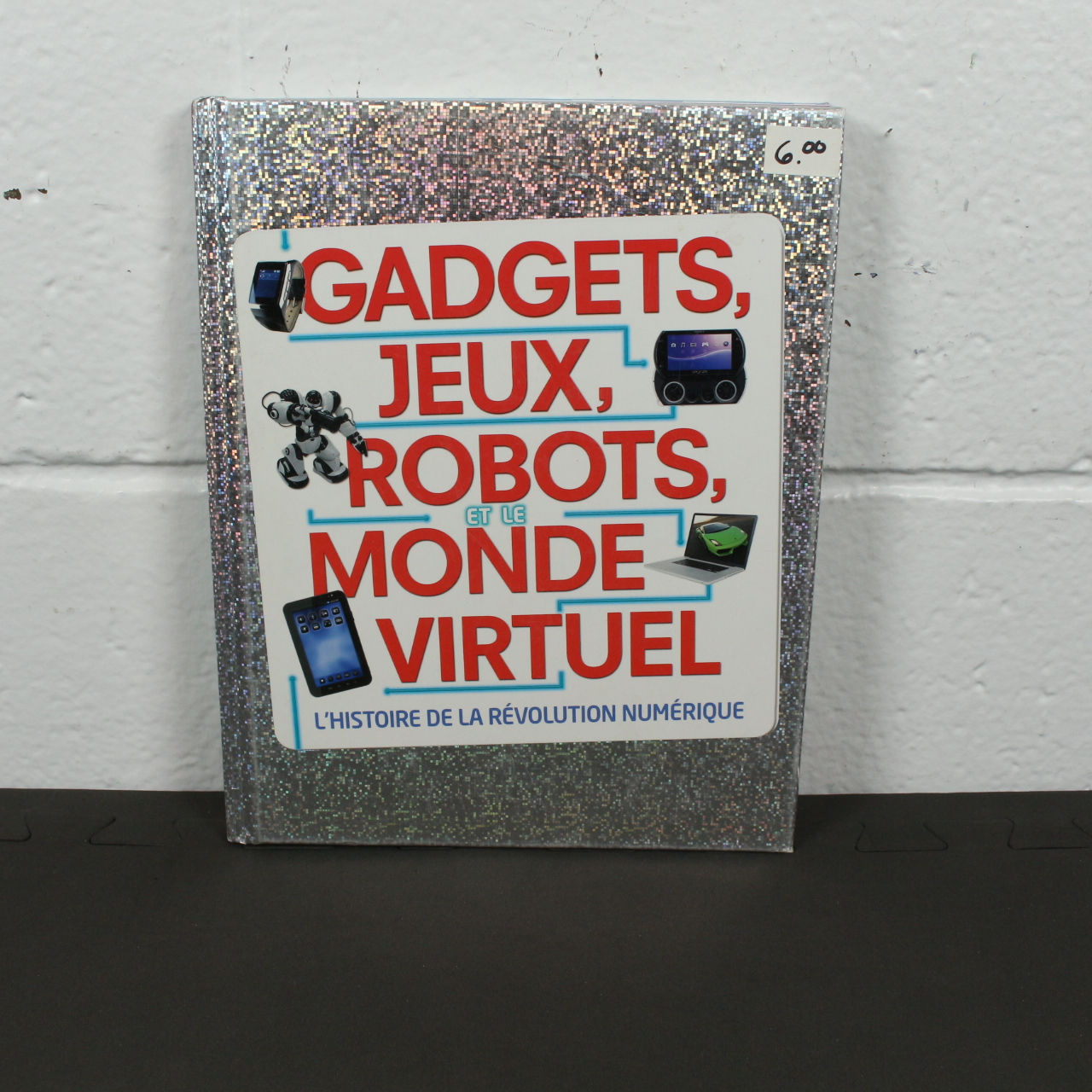 Gadgets, jeux, robots, monde virtuel