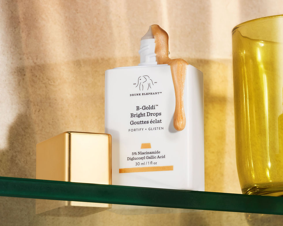 תמונה ממוזערת: בקבוק Drunk Elephant D-Bronzi Bright Drops עם נוזל נשפך