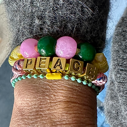 armband beads Beth sfeer 1_edited.png