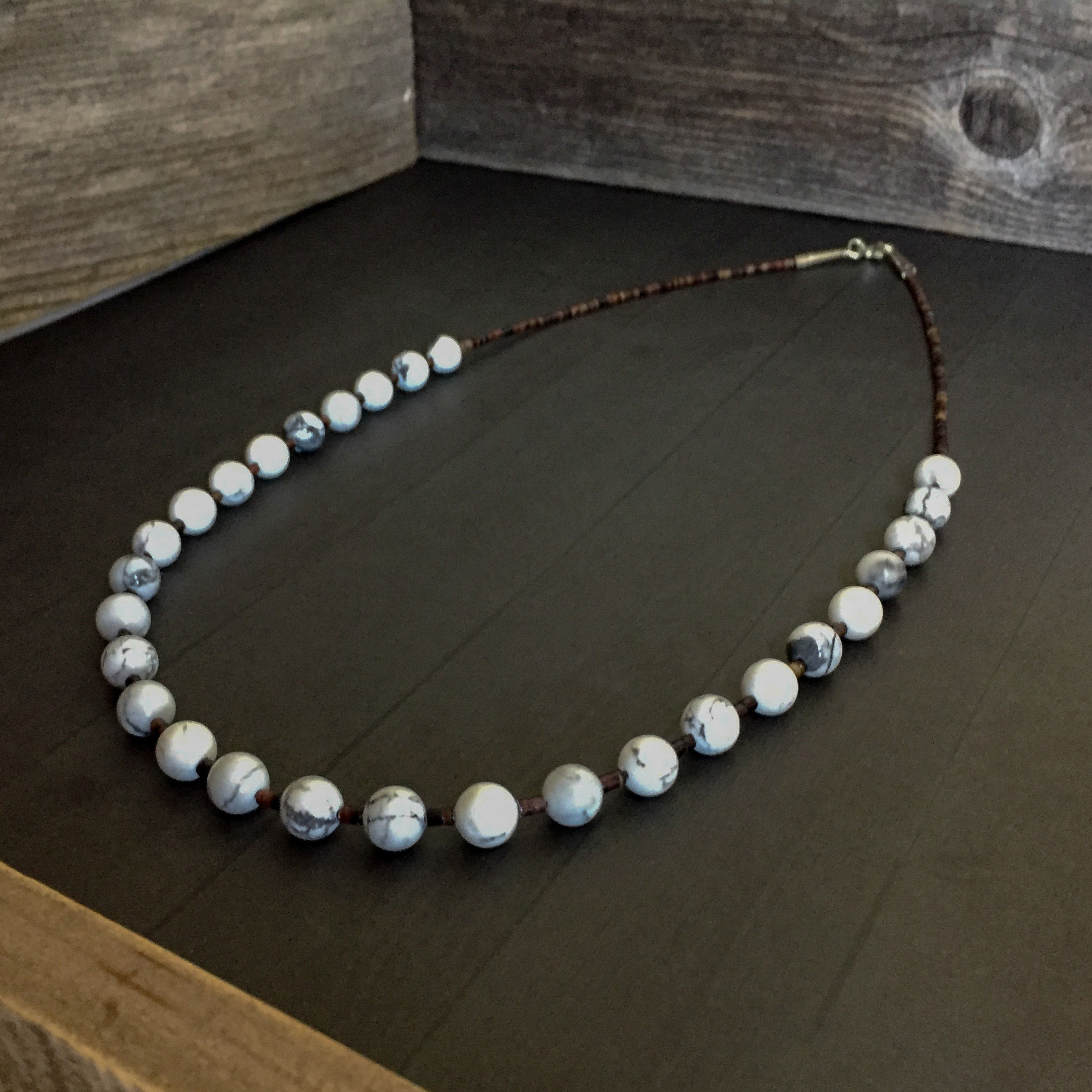 WHITE HOWLITE BEAD NECKLACE WITH PEN SHELL HEISHI