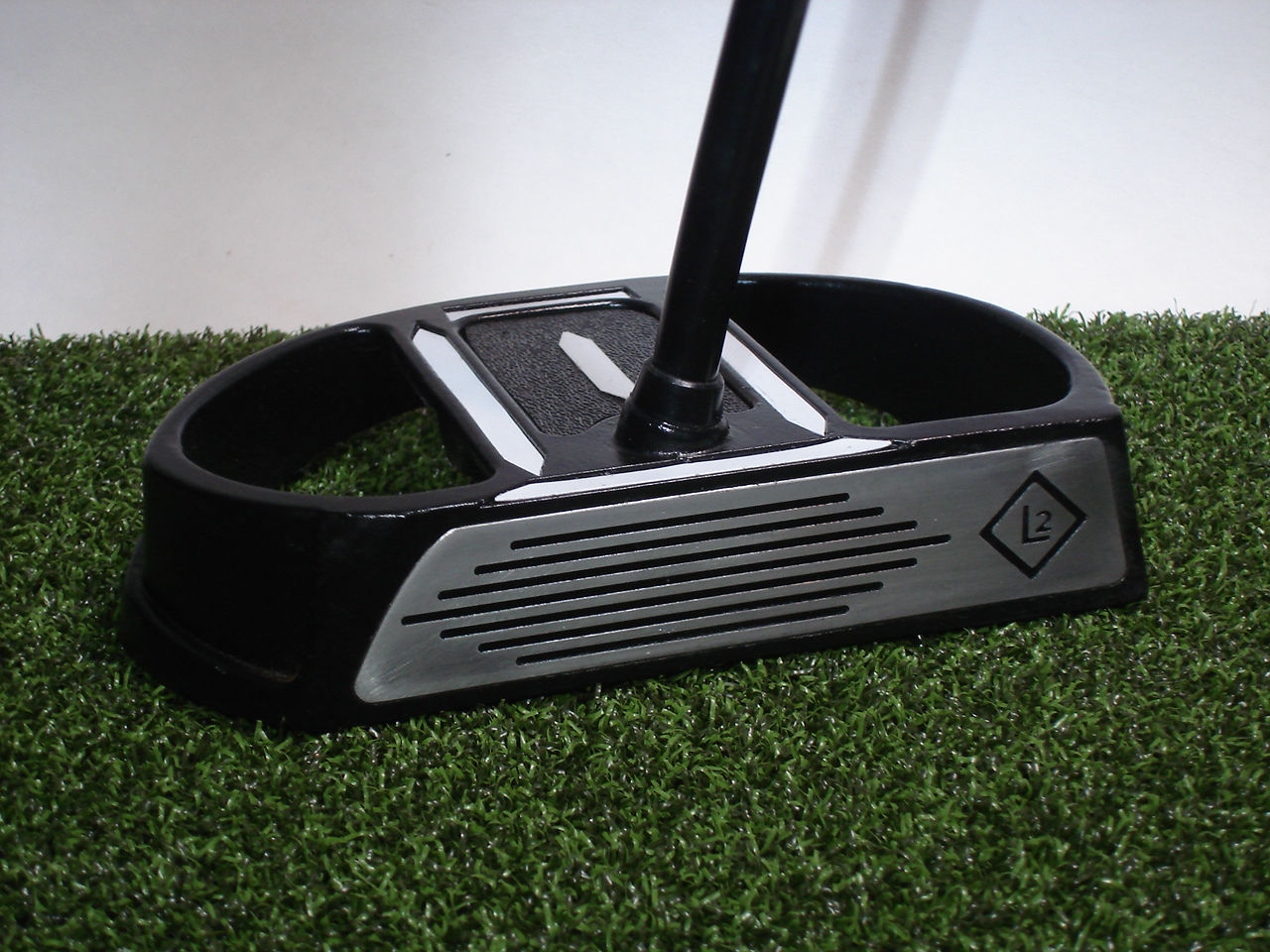 Pendulum putter