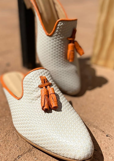 Zapatos de cuero blanco