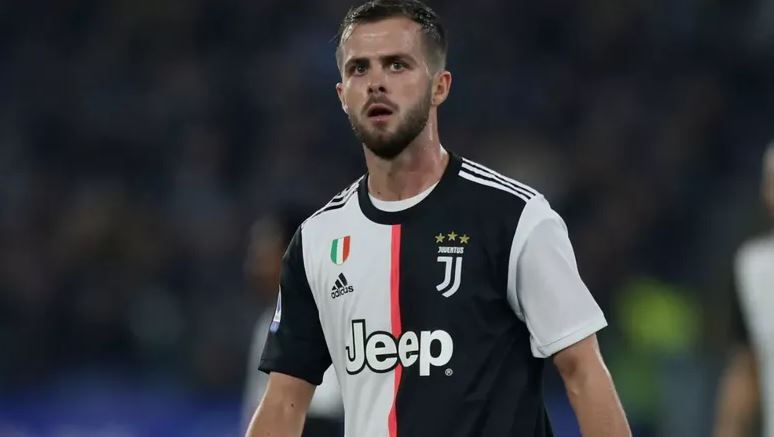 Miralem Pjanic is enduring a rare spell out of the Juventus team, but Maurizio Sarri has not questioned his player's professionalism.