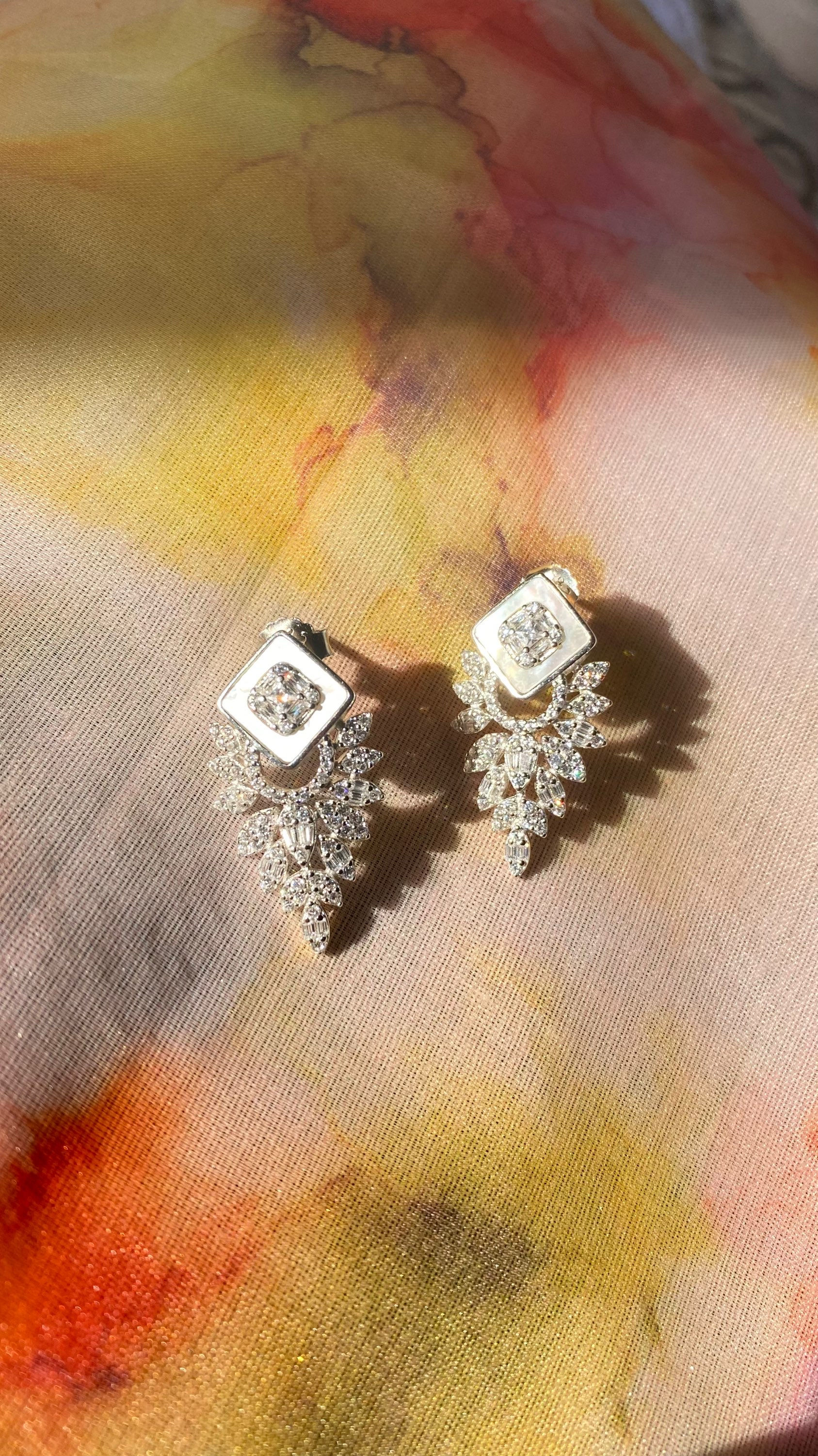 Leafy party wear earrings 