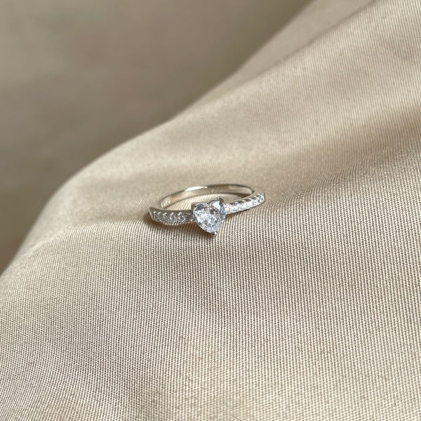 Thumbnail: Heart ring