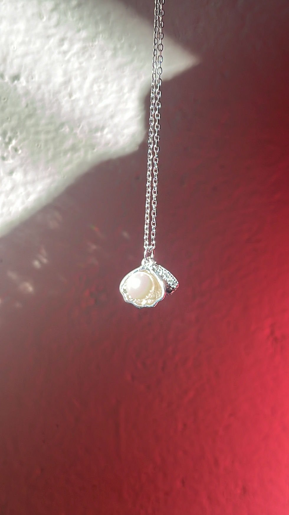 Thumbnail: Openable pearl shell necklace 