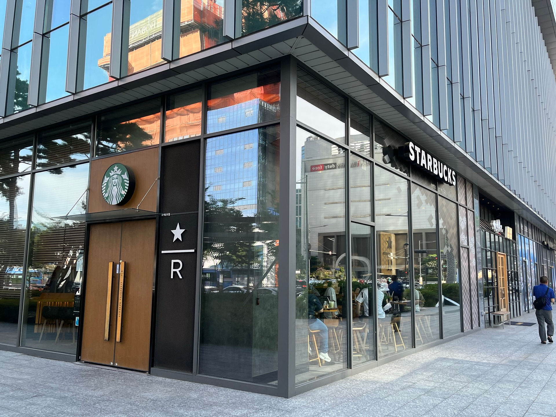 Strabucks Resserve coffee shop Seoul
