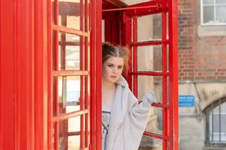 location-photographer-jodie-phonebox.webp