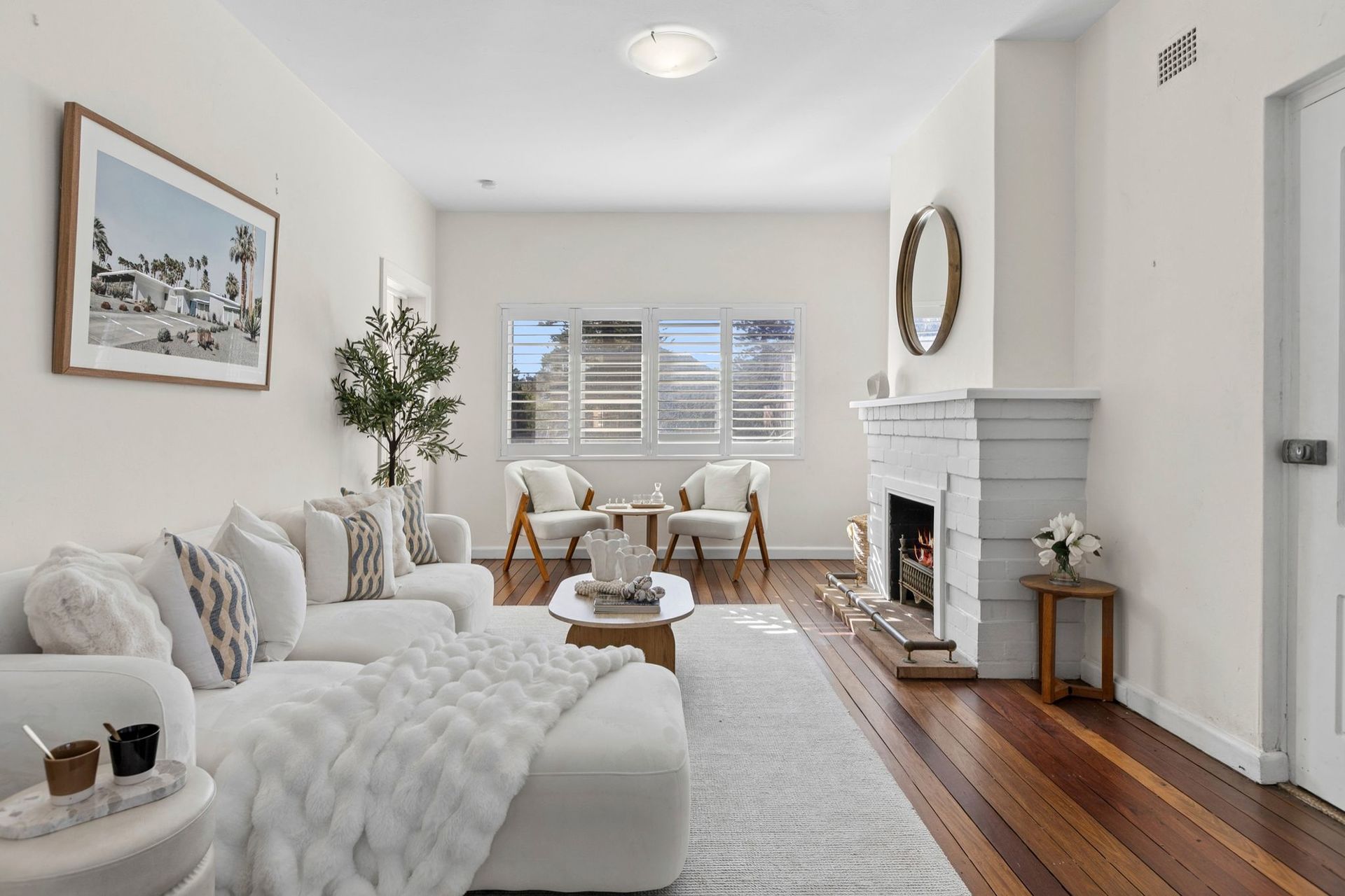 2/4 Eurobin Avenue, Manly - Image 1