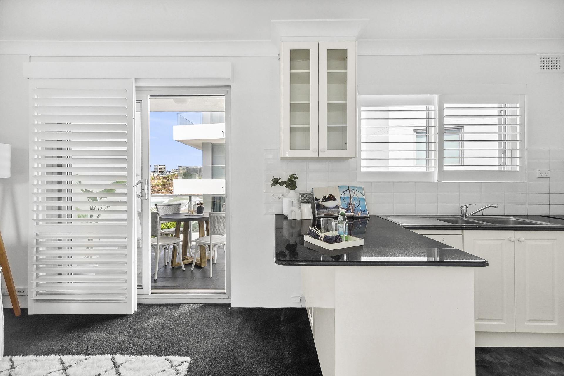 1/75 Evans Street, Freshwater - Thumbnail 3