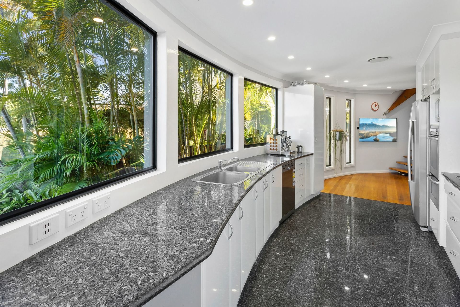 31 Maybrook Avenue, Cromer - Thumbnail 4