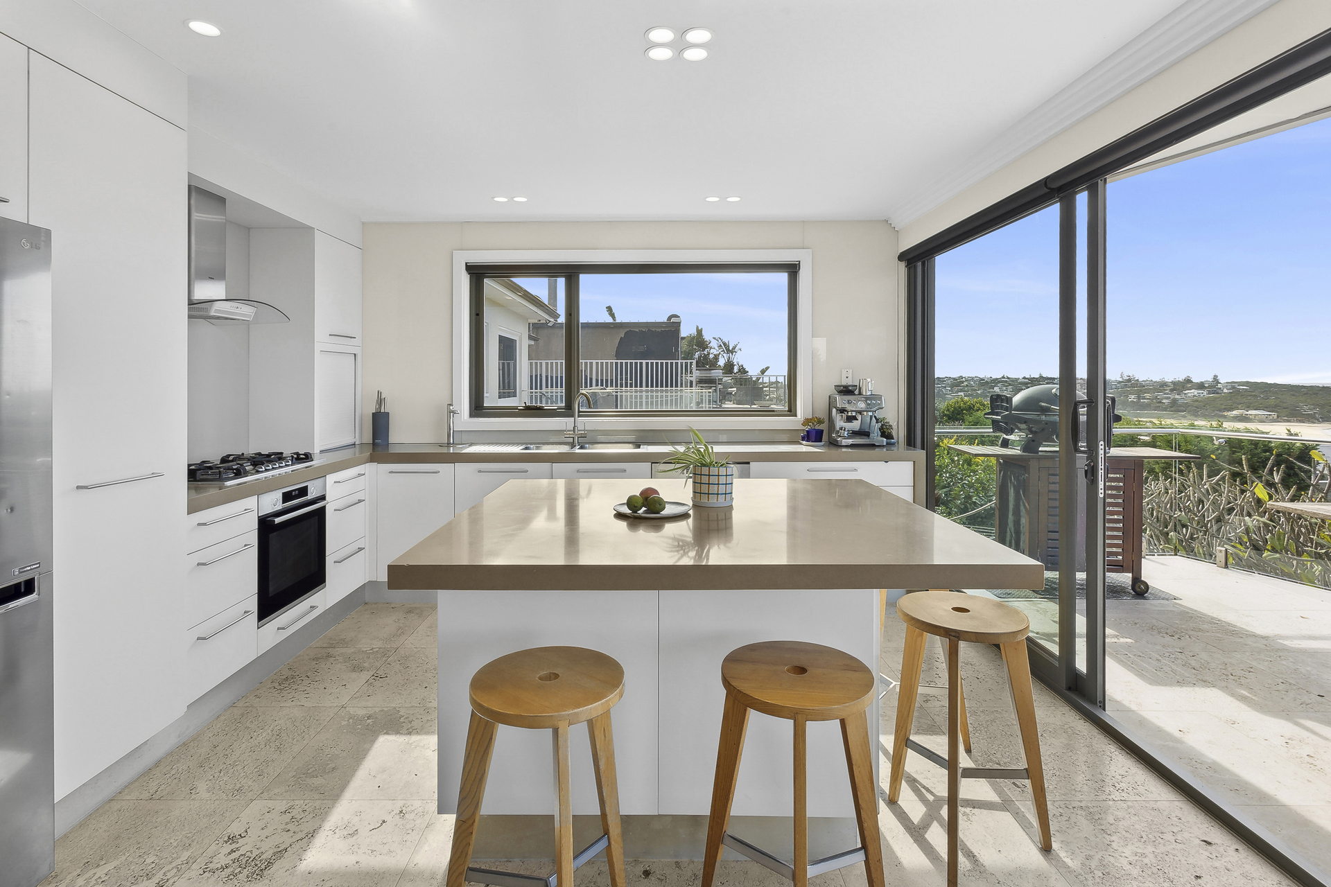14 Seaview Avenue, Curl Curl - Thumbnail 3