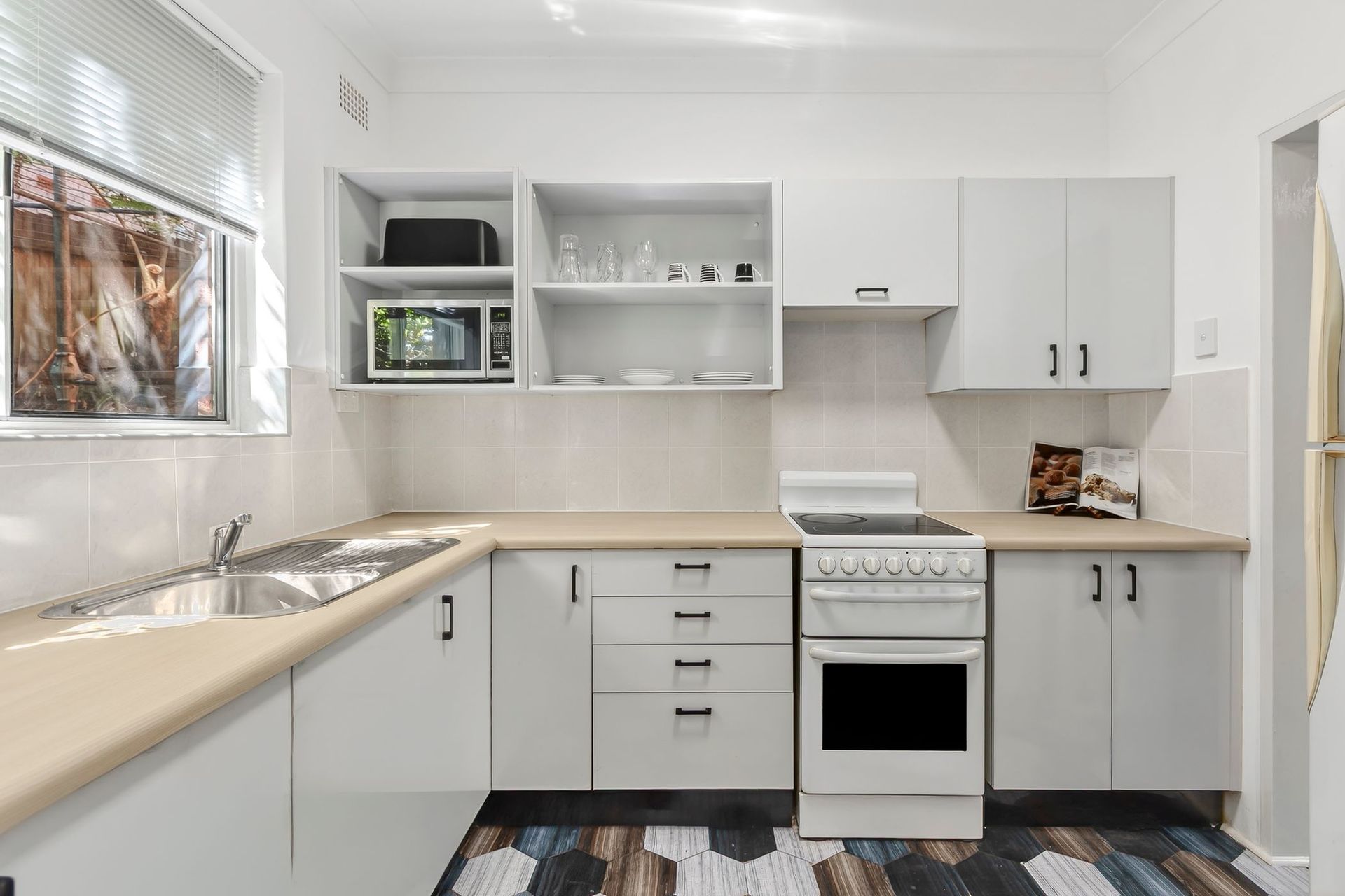 2/13 Waine Street, Freshwater - Thumbnail 2