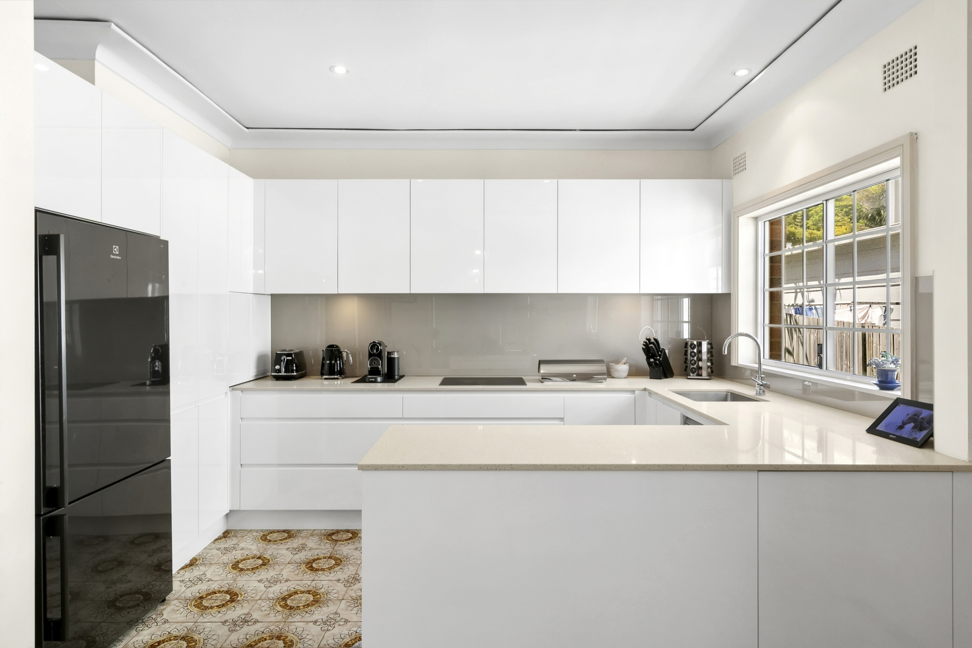 24 Ocean View Road, Freshwater - Thumbnail 8