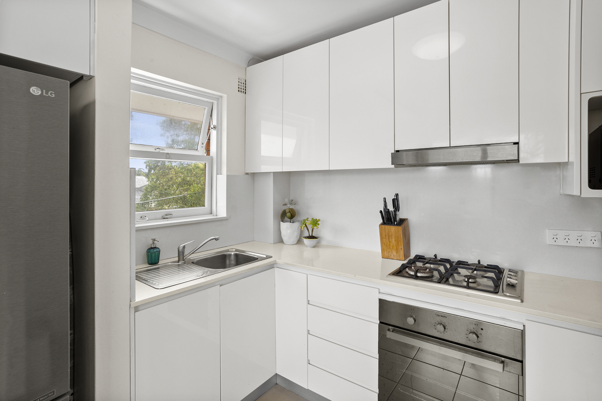 10/46 Wyndora Avenue, Freshwater - Thumbnail 2