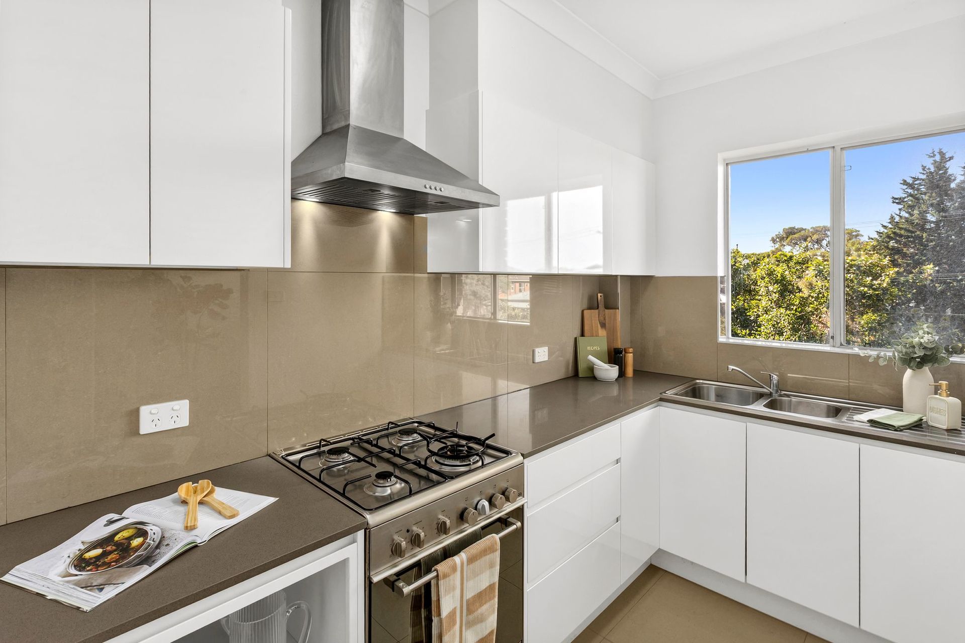 17/94 Lawrence Street, Freshwater - Thumbnail 4