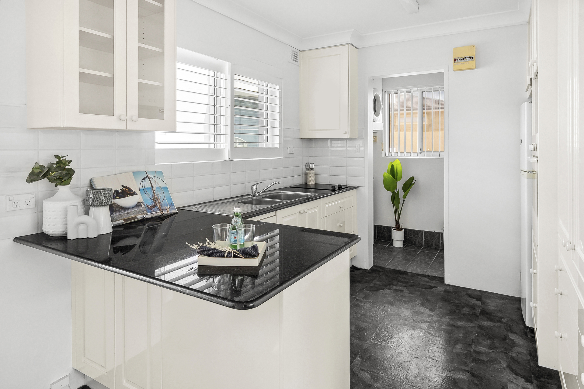 1/75 Evans Street, Freshwater - Thumbnail 6