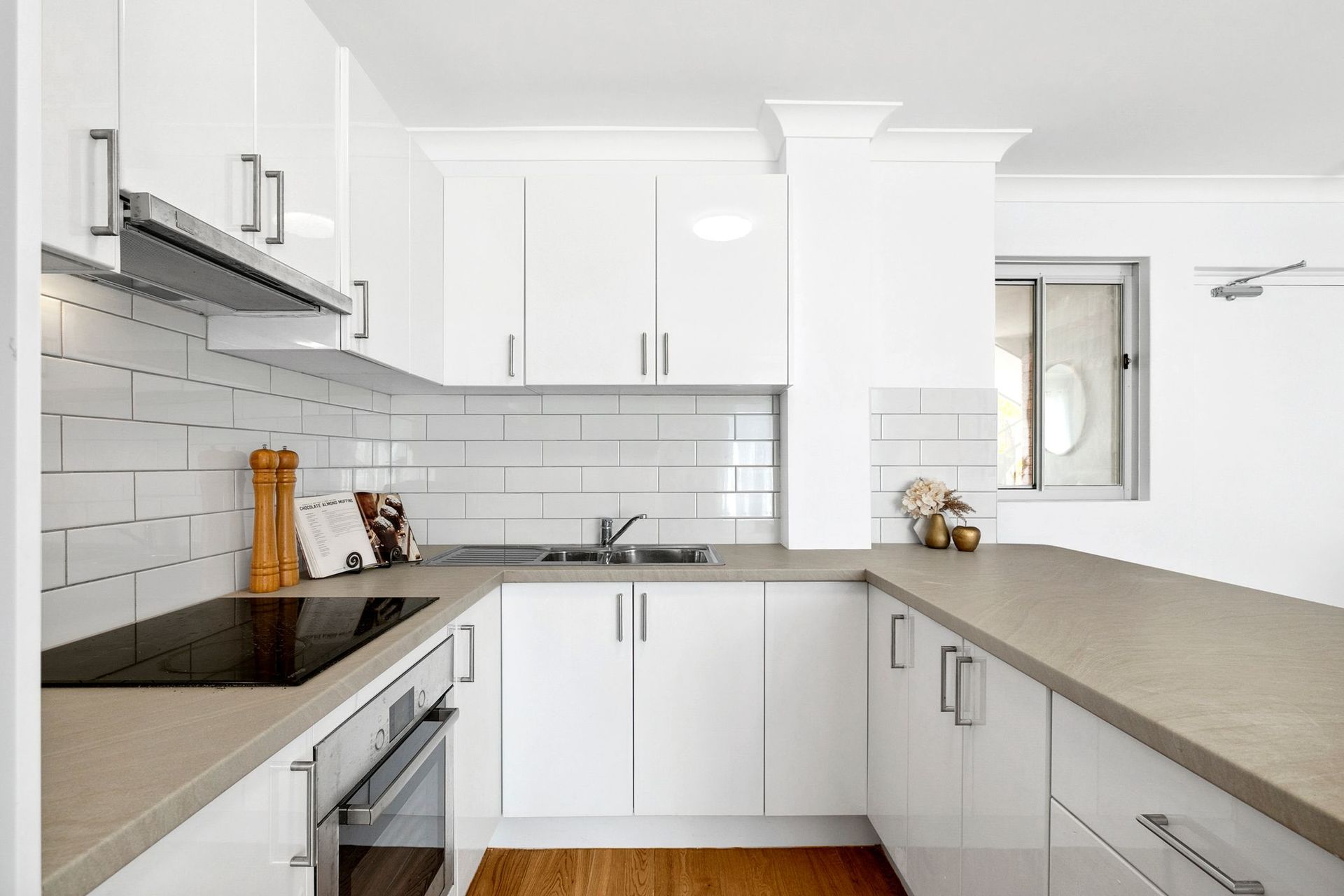 2/3 Evans Street, Freshwater - Thumbnail 4