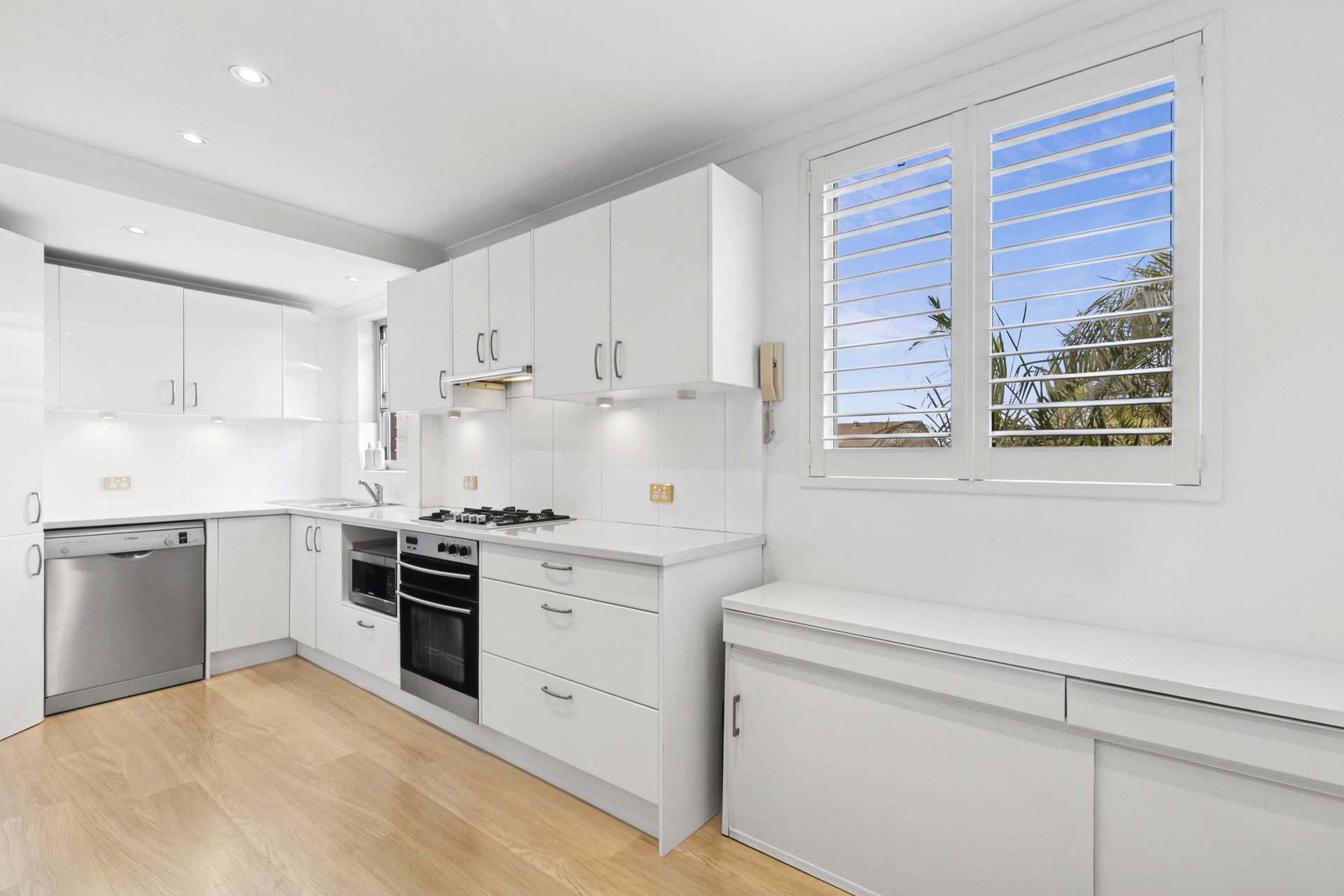 6/70 Harbord Road, Freshwater - Thumbnail 2