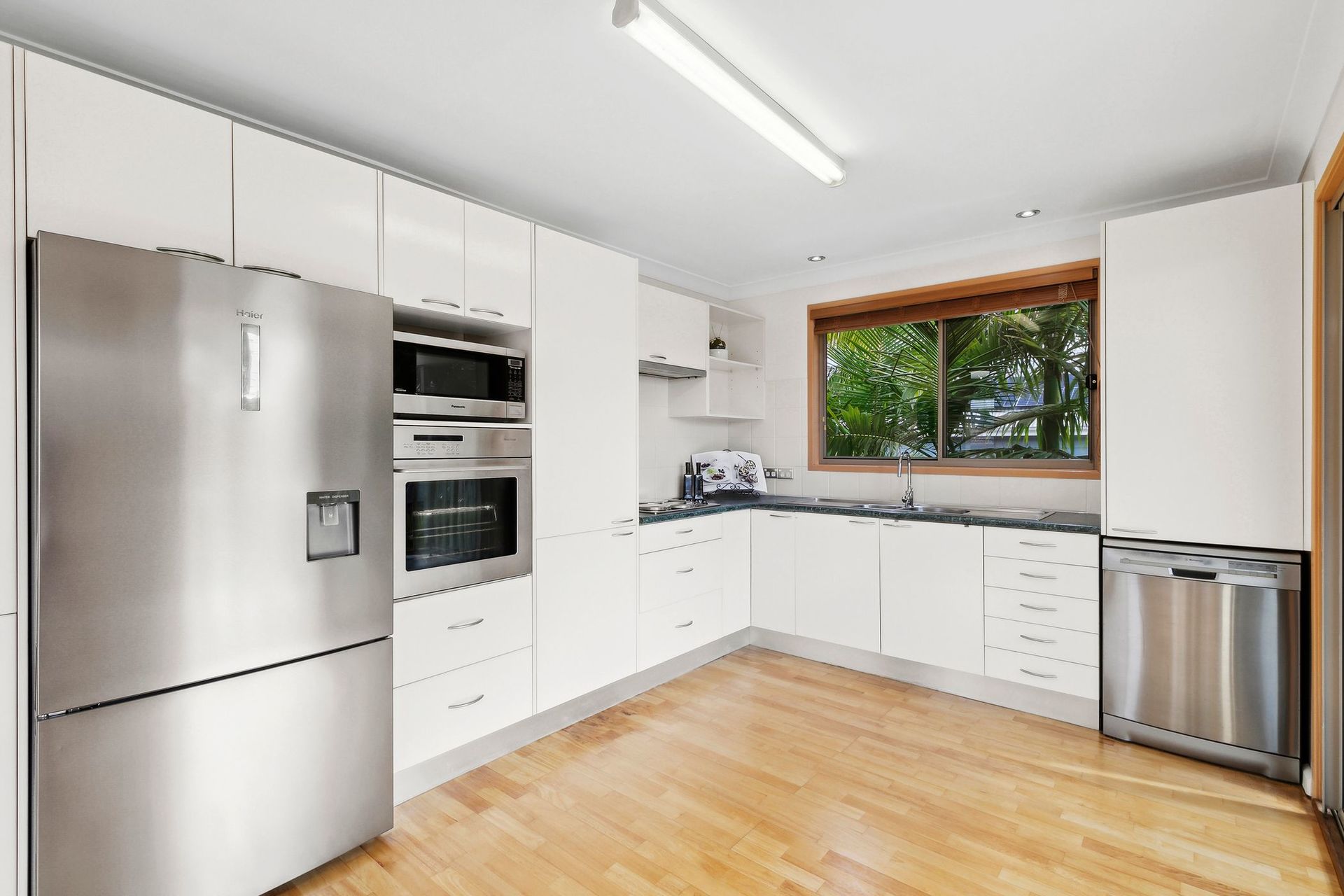 125 Campbell Parade, Manly Vale - Thumbnail 4