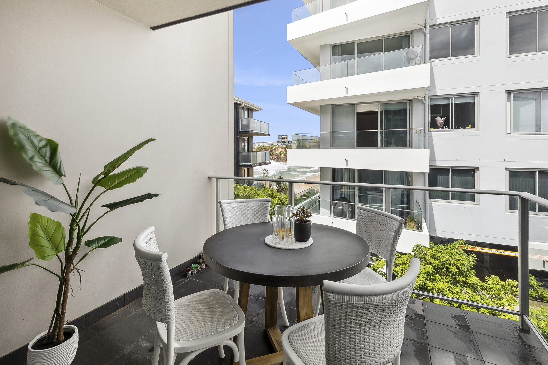 1/75 Evans Street, Freshwater - Thumbnail 4