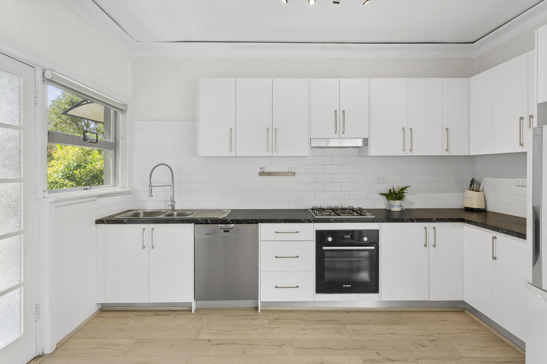 65 Oliver Street, Freshwater - Thumbnail 8