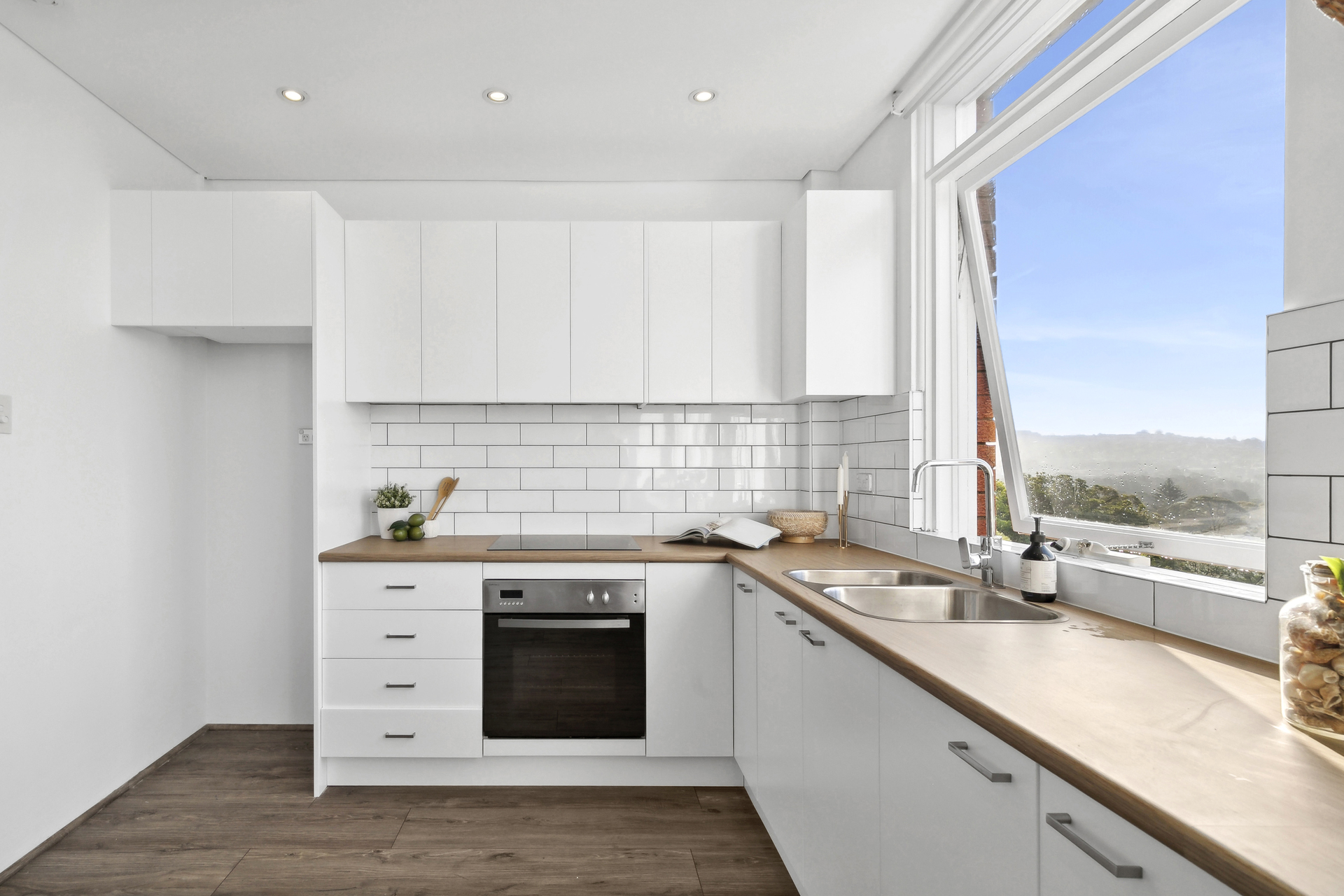 9/12A Corella Street, Freshwater - Thumbnail 4