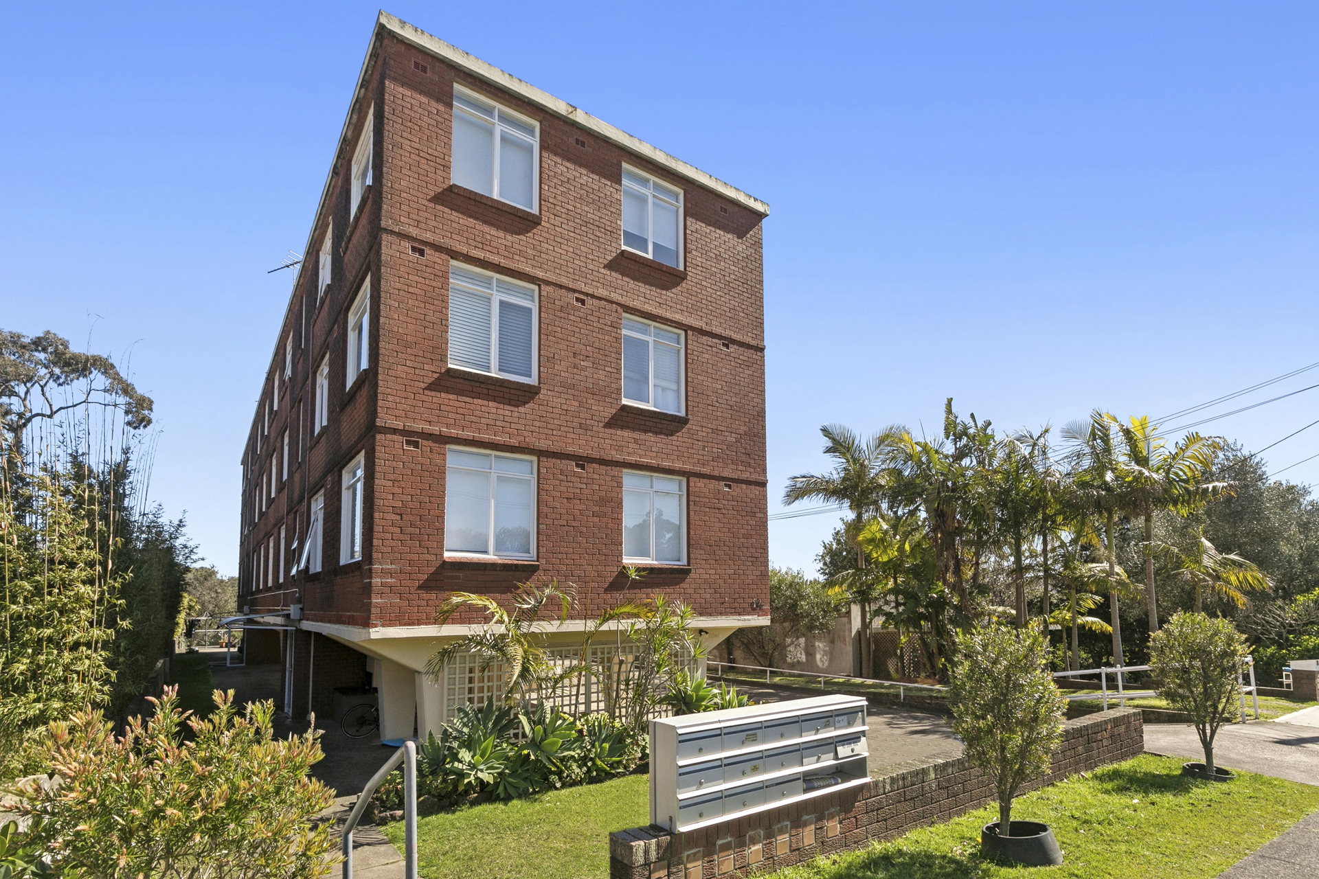 6/12A Corella Street, Freshwater - Thumbnail 8