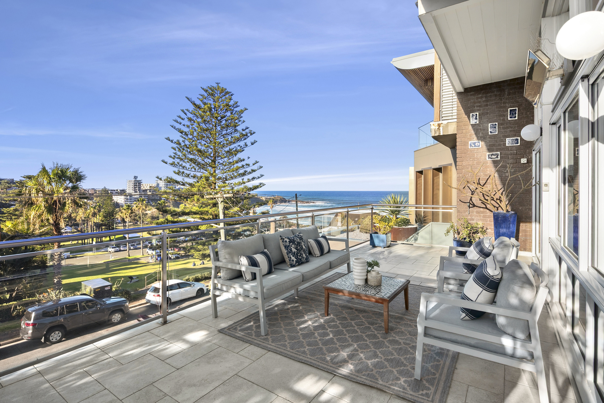 61 Undercliff Road, Freshwater - Thumbnail 2