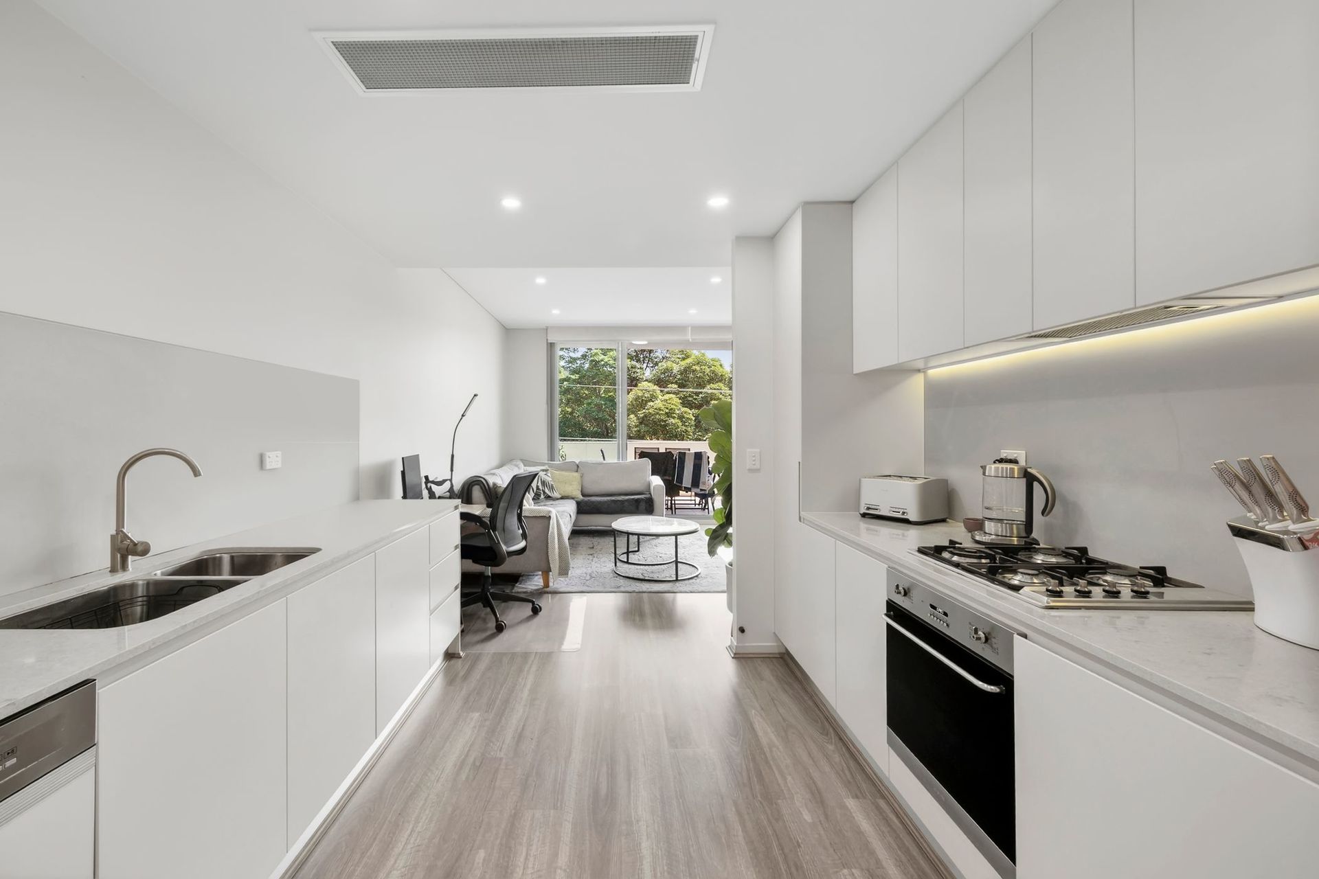 C303/23 Roger Street, Brookvale - Thumbnail 3