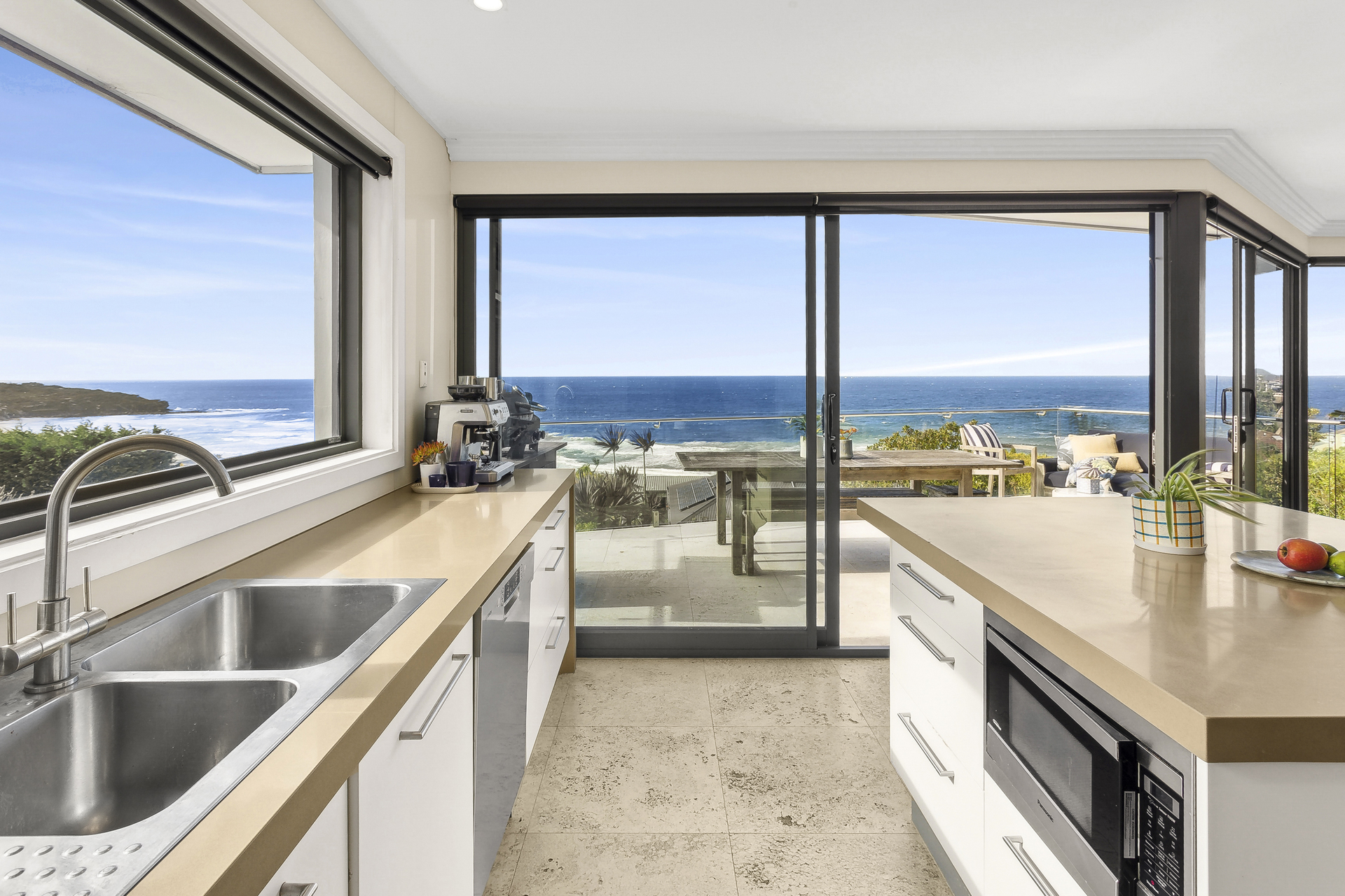 14 Seaview Avenue, Curl Curl - Thumbnail 2